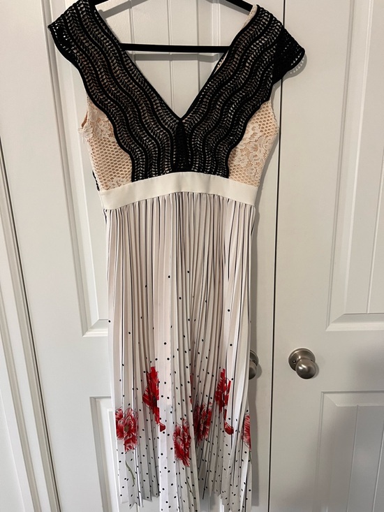 Foxiedox Hera Crochet Lace & Pleated Printed Midi Dress - Picture 7 of 10